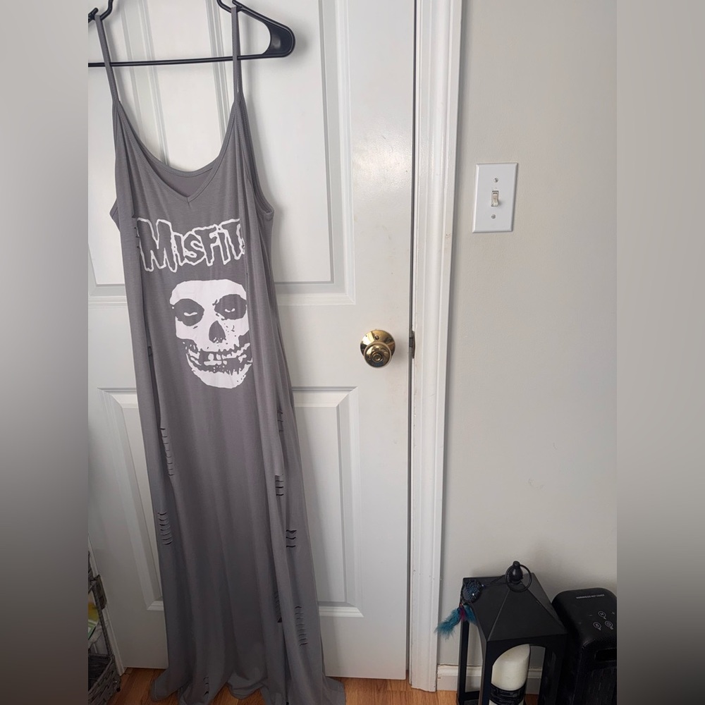 Misfits "Crimson Ghost" Skull Maxi Dress - Picture 11 of 11